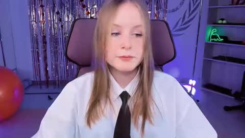 Snapshot of vivienleeigh chatting on 9, 3, 2025 Vivien online show from 9, 3, 2025