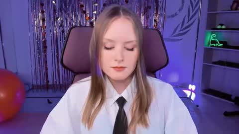 Snapshot of vivienleeigh chatting on 9, 3, 2025 Vivien online show from 9, 3, 2025