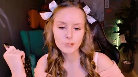 Snapshot of vivienleeigh chatting on 14, 9, 2025 Vivien online show from 14, 9, 2025