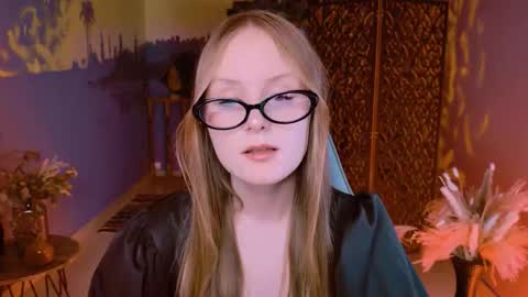 Snapshot of vivienleeigh chatting on 24, 9, 2025 Vivien online show from 24, 9, 2025