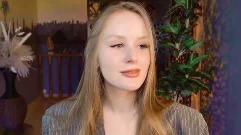 Vivien online show from 28, 11, 2025