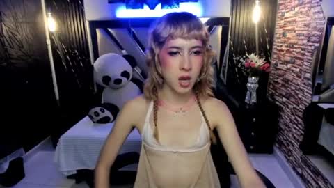 vivienne hadid online show from 26, 6, 2026