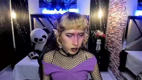 vivienne hadid online show from 27, 6, 2026