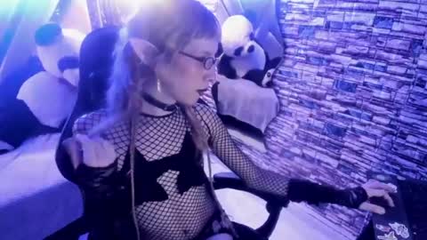 vivienne hadid online show from 19, 7, 2026