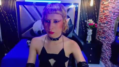 vivienne hadid online show from 27, 7, 2026