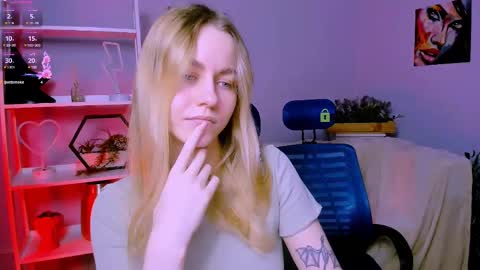 Snapshot of vivienne_sweet chatting on 1, 3, 2025 Vivi online show from 1, 3, 2025
