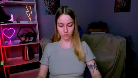 Snapshot of vivienne_sweet chatting on 3, 3, 2025 Vivi online show from 3, 3, 2025