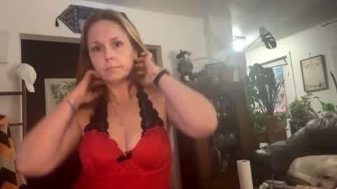 Snapshot of vivvixen80 chatting on 3, 11, 2025 vivvixen80 online show from 3, 11, 2025