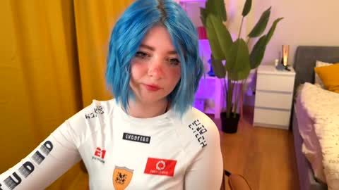 Polly  Online mostly at 9pm-2am UK Time online show from 2, 12, 2024