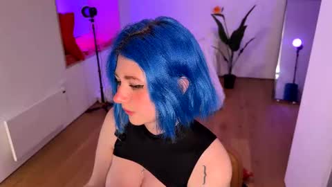 Polly  Online mostly at 9pm-2am UK Time online show from 16, 2, 2025