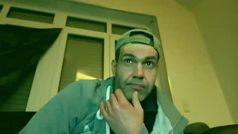 Snapshot of voyeuredeluxe chatting on 20, 3, 2026 voyeuredeluxe online show from 20, 3, 2026