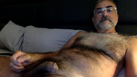 Enjoy guys of all ages if you are not on cam please dont ask for requests if i dont respond dont think im ignoring you i online show from 1, 8, 2026