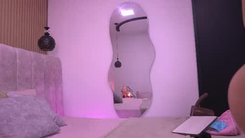 Snapshot of vvioleta_ chatting on 27, 6, 2026 Violeta online show from 27, 6, 2026