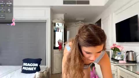 Mia online show from 2, 11, 2025