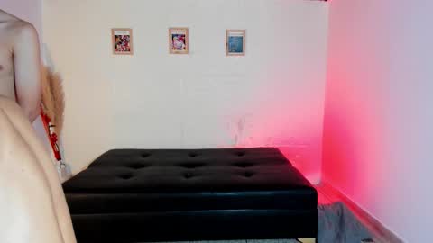 Snapshot of wallen_couple chatting on 5, 3, 2026 Sofia Thiago online show from 5, 3, 2026