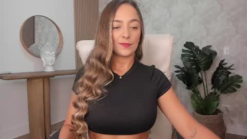 Snapshot of wandathompson_ chatting on 7, 7, 2026 Wanda online show from 7, 7, 2026