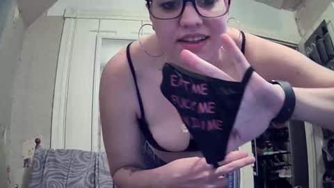 Snapshot of warwhore24 chatting on 5, 2, 2025 warwhore24 online show from 5, 2, 2025