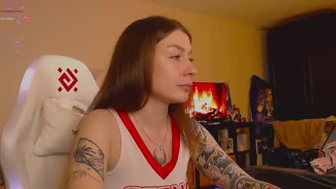 Snapshot of weed_princesss chatting on 8, 11, 2025 moon online show from 8, 11, 2025