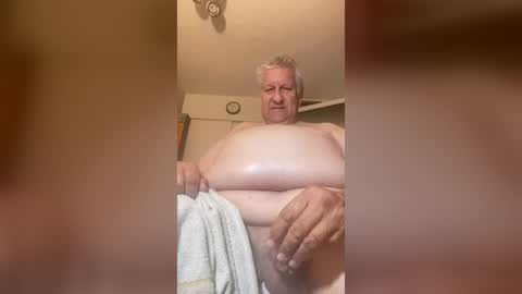 Snapshot of weightroom1958 chatting on 8, 8, 2026 weightroom1958 online show from 8, 8, 2026