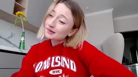 Snapshot of wendy_amber chatting on 22, 6, 2026 Daisy online show from 22, 6, 2026