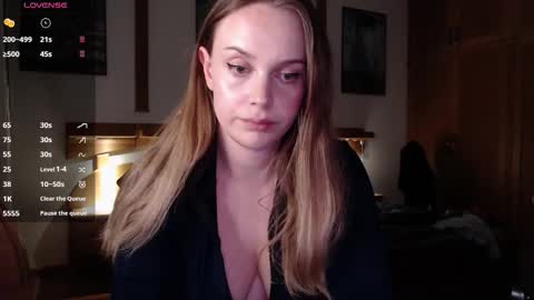 Snapshot of wet_lana chatting on 8, 10, 2025 Lana online show from 8, 10, 2025