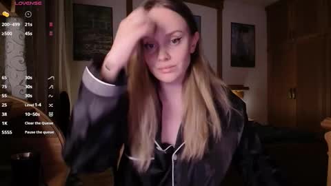 Snapshot of wet_lana chatting on 22, 10, 2025 Lana online show from 22, 10, 2025