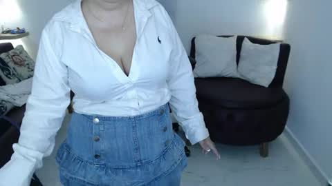 Snapshot of wet_liss chatting on 4, 7, 2026 Diva online show from 4, 7, 2026