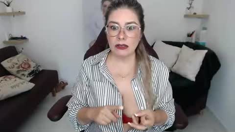Snapshot of wet_liss chatting on 13, 7, 2026 Diva online show from 13, 7, 2026