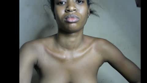 Snapshot of wet_pussy200 chatting on 16, 12, 2025 Bella online show from 16, 12, 2025