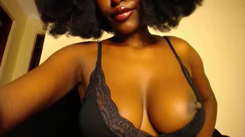 Snapshot of wet_wife_material chatting on 5, 5, 2026 Macey online show from 5, 5, 2026