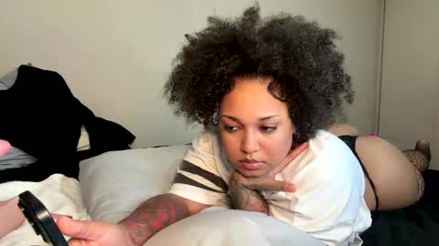 Snapshot of wetcreamerr chatting on 5, 3, 2026 SheSquirts online show from 5, 3, 2026