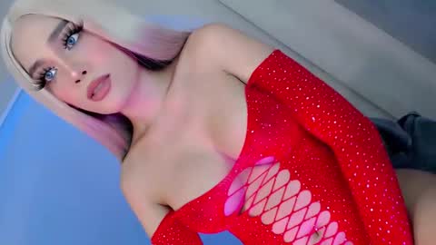 Snapshot of what_the_fuckxx chatting on 1, 3, 2025 kiara online show from 1, 3, 2025