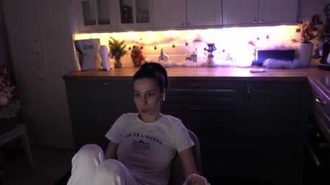 Victoria Maria online show from 5, 1, 2025