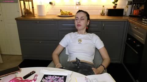 Victoria Maria online show from 13, 1, 2025