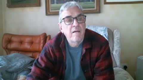 whitebriefs009 online show from 5, 1, 2025