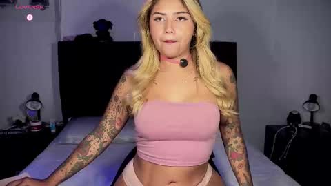 Snapshot of whites_emma chatting on 28, 10, 2025 EMMA online show from 28, 10, 2025