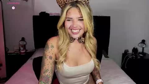 Snapshot of whites_emma chatting on 29, 10, 2025 EMMA online show from 29, 10, 2025