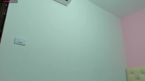 Snapshot of whitneywells chatting on 8, 1, 2026 whitney online show from 8, 1, 2026