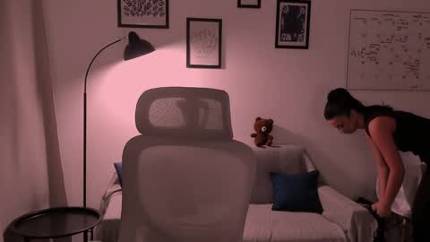 whoislulu online show from 22, 4, 2026
