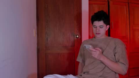 Snapshot of whos_he chatting on 6, 1, 2026 whos_he online show from 6, 1, 2026