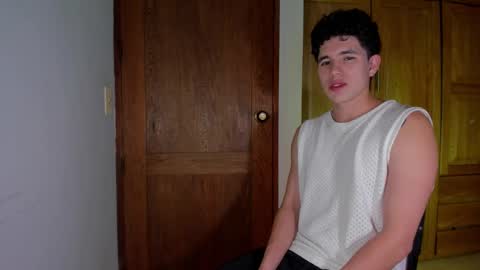 Snapshot of whos_he chatting on 7, 1, 2026 whos_he online show from 7, 1, 2026