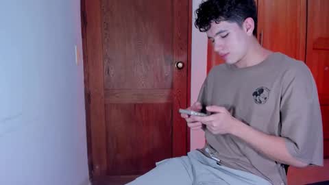 Snapshot of whos_he chatting on 9, 1, 2026 whos_he online show from 9, 1, 2026