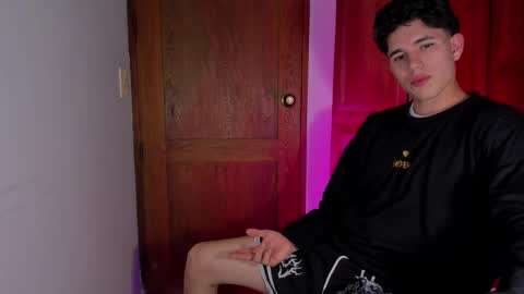 Snapshot of whos_he chatting on 11, 1, 2026 whos_he online show from 11, 1, 2026