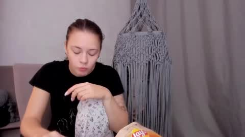 Snapshot of why_again_me chatting on 6, 3, 2025 Veronica online show from 6, 3, 2025