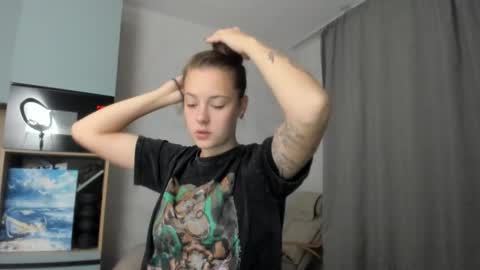 Snapshot of why_again_me chatting on 13, 9, 2025 Veronica online show from 13, 9, 2025