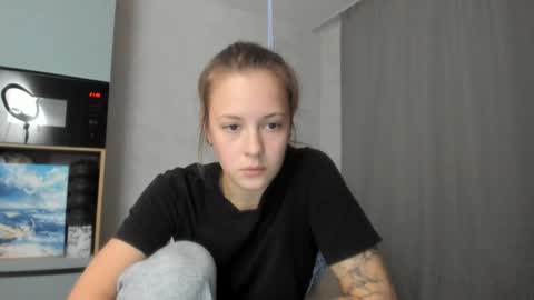 Snapshot of why_again_me chatting on 30, 9, 2025 Veronica online show from 30, 9, 2025