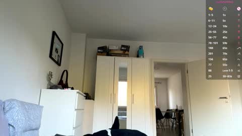 Mia online show from 28, 9, 2025