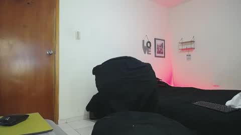 Snapshot of wilder_grey chatting on 22, 10, 2025 Wilder Grey online show from 22, 10, 2025