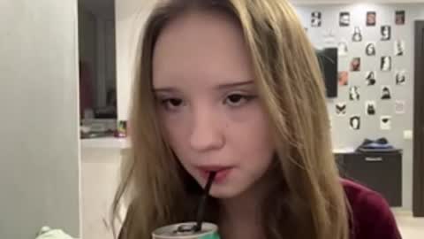 Snapshot of willenasow chatting on 18, 12, 2025 Olivia online show from 18, 12, 2025