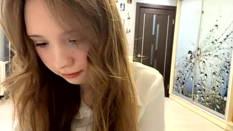 Snapshot of willenasow chatting on 8, 3, 2026 Olivia online show from 8, 3, 2026